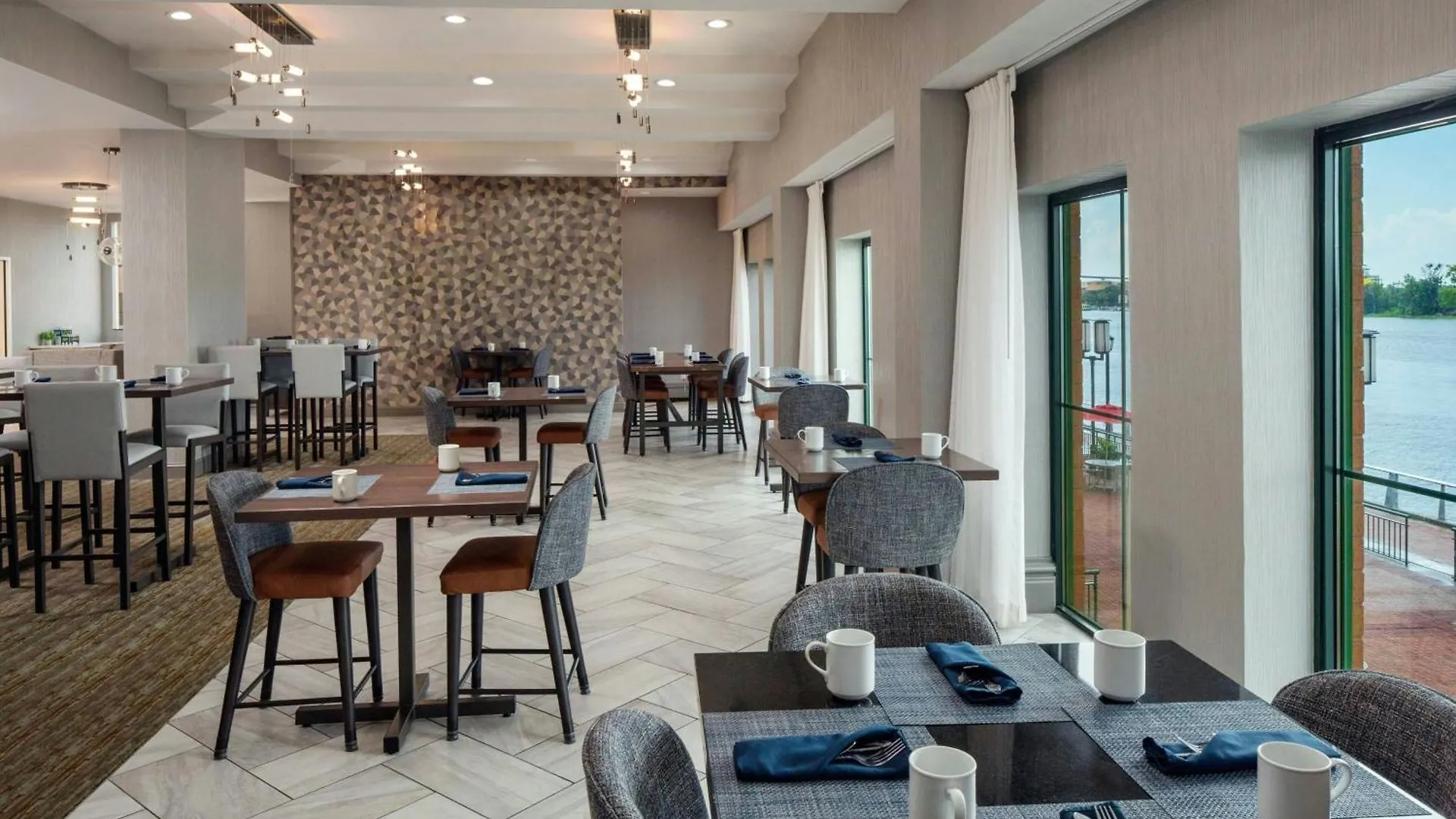 Hotel Marriott Savannah Riverfront