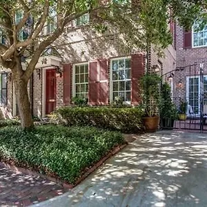 Beautiful 3bed Townhome In Historic Downtown Holiday home